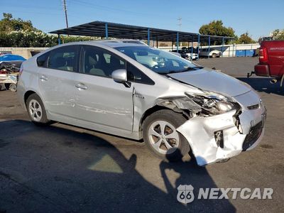 Czwarte zdjęcie samochodu z boku: 2015 TOYOTA PRIUS TWO VIN:JTDKN3DUXF0457125 - miniatura
