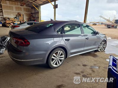 Trzecie zdjęcie samochodu z tyłu: 2018 VOLKSWAGEN PASSAT SE VIN:1VWBA7A33JC026158 - miniatura