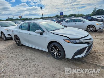 Czwarte zdjęcie samochodu z boku: 2023 TOYOTA CAMRY SE VIN:4T1G11AK0PU099676 - miniatura