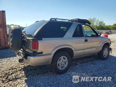 Trzecie zdjęcie samochodu z tyłu: 2000 CHEVROLET BLAZER VIN:1GNCT18W3YK282287 - miniatura
