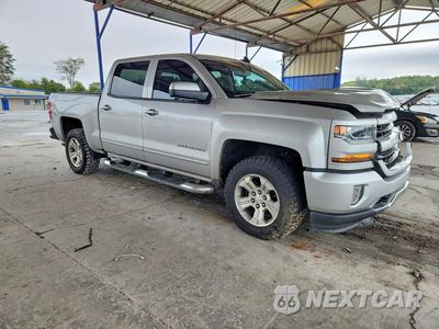 Czwarte zdjęcie samochodu z boku: 2018 CHEVROLET SILVERADO K1500 LT VIN:3GCUKREC5JG499734 - miniatura