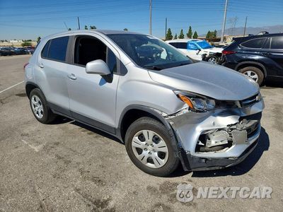 Czwarte zdjęcie samochodu z boku: 2018 CHEVROLET TRAX LS VIN:KL7CJKSB3JB699132 - miniatura