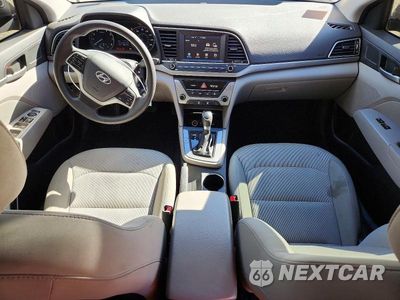 Zdjęcie 8 z 13 samochodu: 2017 HYUNDAI ELANTRA SE VIN:5NPD84LF6HH037652 - miniatura