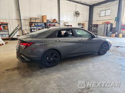 Trzecie zdjęcie samochodu z tyłu: 2026 HYUNDAI ELANTRA SEL SPORT VIN:KMHLM4DG8TU169711 - miniatura