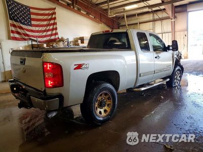 Trzecie zdjęcie samochodu z tyłu: 2011 CHEVROLET SILVERADO K2500 HEAVY DUTY LT VIN:1GC2KXCG4BZ276992 - miniatura