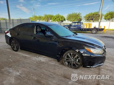 Czwarte zdjęcie samochodu z boku: 2018 NISSAN ALTIMA 2.5 SR VIN:1N4AL3AP3JC238763 - miniatura