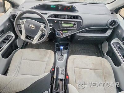 Zdjęcie 8 z 12 samochodu: 2012 TOYOTA PRIUS C ONE VIN:JTDKDTB30C1504598 - miniatura