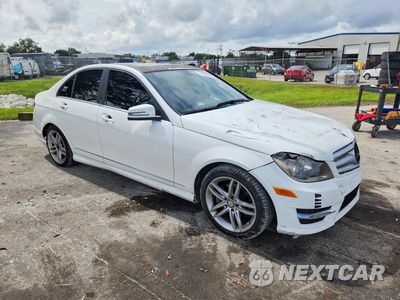 Czwarte zdjęcie samochodu z boku: 2013 MERCEDES-BENZ C 250 VIN:WDDGF4HB0DA862537 - miniatura