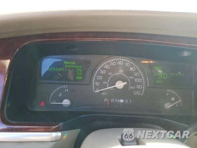 Zdjęcie 9 z 12 samochodu: 2003 LINCOLN TOWN CAR SIGNATURE VIN:1LNHM82W63Y672170 - miniatura