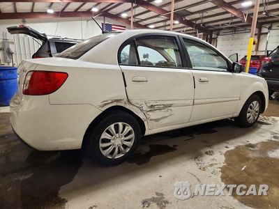 Trzecie zdjęcie samochodu z tyłu: 2011 KIA RIO LX VIN:KNADH4A32B6955566 - miniatura
