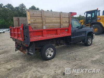 Trzecie zdjęcie samochodu z tyłu: 2004 CHEVROLET SILVERADO K2500 HEAVY DUTY DUMP TRUCK VIN:1GCHK24U84E368358 - miniatura