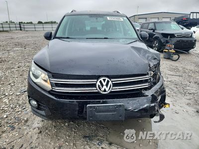 Piąte zdjęcie samochodu w środku: 2015 VOLKSWAGEN TIGUAN S VIN:WVGAV7AX2FW568634 - miniatura
