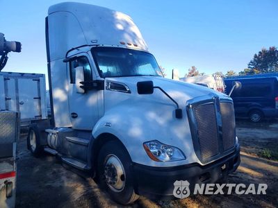 Czwarte zdjęcie samochodu z boku: 2020 KENWORTH T680 SEMI TRUCK VIN:1XKYA48X6LJ393160 - miniatura