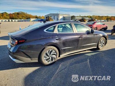 Trzecie zdjęcie samochodu z tyłu: 2026 HYUNDAI SONATA HYBRID BLUE VIN:KMHL24JJ1TA170593 - miniatura