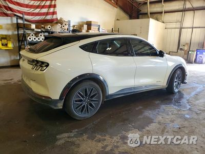 Trzecie zdjęcie samochodu z tyłu: 2025 FORD MUSTANG MACH-E PREMIUM VIN:3FMTK3SU0SMA14808 - miniatura