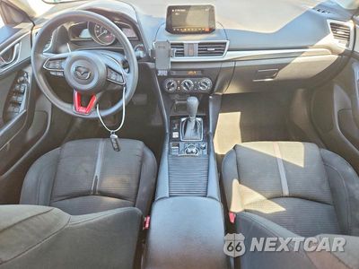 Zdjęcie 8 z 12 samochodu: 2017 MAZDA 3 VIN:3MZBV1U77HM105437 - miniatura