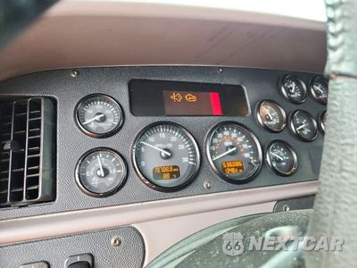 Zdjęcie 9 z 13 samochodu: 2012 PETERBILT 587 - SEMI TRUCK VIN:1XP4D49X3CD139824 - miniatura