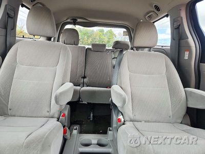 Zdjęcie 10 z 13 samochodu: 2017 TOYOTA SIENNA LE VIN:5TDKZ3DC7HS841911 - miniatura