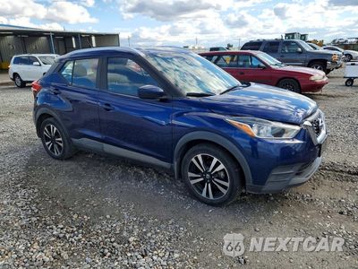 Czwarte zdjęcie samochodu z boku: 2020 NISSAN KICKS SV VIN:3N1CP5CV6LL532280 - miniatura