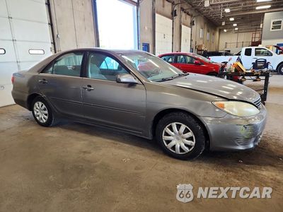 Czwarte zdjęcie samochodu z boku: 2005 TOYOTA CAMRY LE VIN:4T1BE32K95U613398 - miniatura