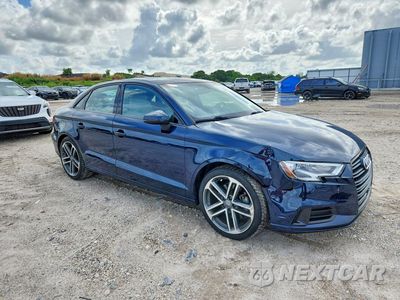 Czwarte zdjęcie samochodu z boku: 2019 AUDI A3 PREMIUM VIN:WAUAUGFF2KA095569 - miniatura
