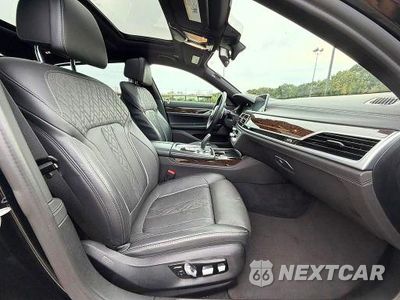Piąte zdjęcie samochodu w środku: 2022 BMW 740 XI VIN:WBA7T4C03NCK23662 - miniatura