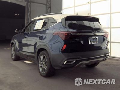 Trzecie zdjęcie samochodu z tyłu: 2021 KIA SELTOS S VIN:KNDEU2AAXM7139045 - miniatura