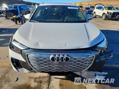 Piąte zdjęcie samochodu w środku: 2024 AUDI Q4 E-TRON PREMIUM VIN:WA1KUBFZ8RP036533 - miniatura