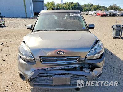 Piąte zdjęcie samochodu w środku: 2013 KIA SOUL BASE VIN:KNDJT2A5XD7559540 - miniatura