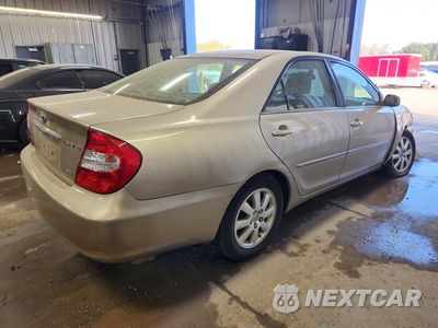 Trzecie zdjęcie samochodu z tyłu: 2004 TOYOTA CAMRY XLE V6 VIN:4T1BF32K54U588284 - miniatura