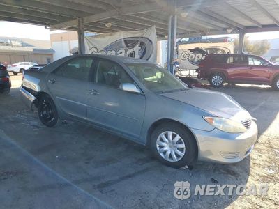 Czwarte zdjęcie samochodu z boku: 2005 TOYOTA CAMRY LE VIN:4T1BE32KX5U623504 - miniatura