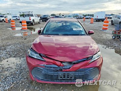 Piąte zdjęcie samochodu w środku: 2018 TOYOTA CAMRY LE VIN:4T1B11HK3JU553779 - miniatura
