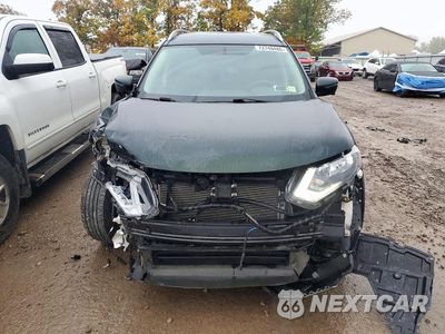 Piąte zdjęcie samochodu w środku: 2018 NISSAN ROGUE SV VIN:5N1AT2MV9JC831778 - miniatura