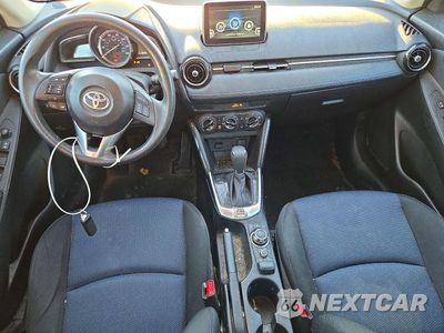 Zdjęcie 8 z 12 samochodu: 2017 TOYOTA YARIS IA BASE VIN:3MYDLBYV1HY159536 - miniatura