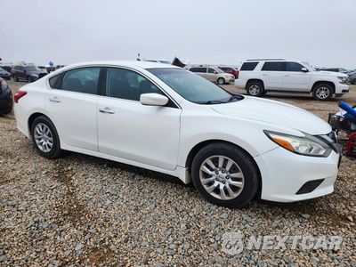 Czwarte zdjęcie samochodu z boku: 2017 NISSAN ALTIMA 2.5 S VIN:1N4AL3AP1HN320604 - miniatura