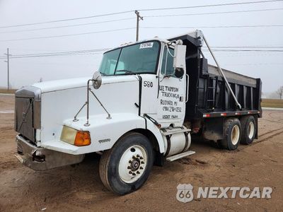 1996 VOLVO WCA DUMP TRUCK 4V4VDBGF8TN713661 - główne zdjęcie licytacji z USA - miniatura