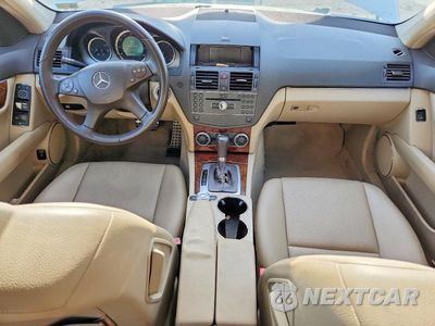 Zdjęcie 8 z 12 samochodu: 2010 MERCEDES-BENZ C 300 VIN:WDDGF5EB7AR126217 - miniatura