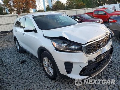 Czwarte zdjęcie samochodu z boku: 2019 KIA SORENTO LX V6 VIN:5XYPG4A58KG483567 - miniatura