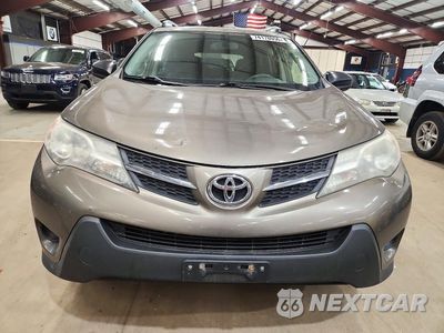 Piąte zdjęcie samochodu w środku: 2015 TOYOTA RAV4 LE VIN:JTMBFREV6FD148705 - miniatura