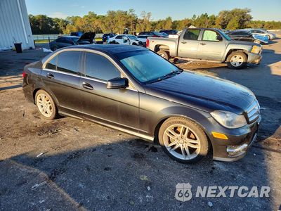 Czwarte zdjęcie samochodu z boku: 2012 MERCEDES-BENZ C 300 4MATIC VIN:WDDGF8BB8CR211320 - miniatura