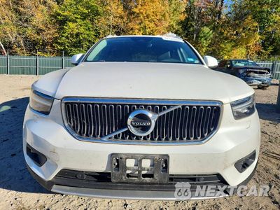 Piąte zdjęcie samochodu w środku: 2022 VOLVO XC40 T5 MOMENTUM VIN:YV4162UK7N2715120 - miniatura