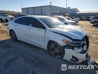 Czwarte zdjęcie samochodu z boku: 2020 FORD FUSION TITANIUM VIN:3FA6P0K92LR118370 - miniatura