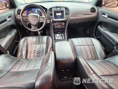 Zdjęcie 8 z 13 samochodu: 2016 CHRYSLER 300 S VIN:2C3CCABGXGH320960 - miniatura