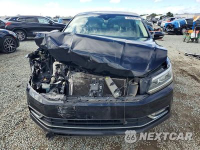 Piąte zdjęcie samochodu w środku: 2017 VOLKSWAGEN PASSAT SEL PREMIUM VIN:1VWCT7A31HC021730 - miniatura