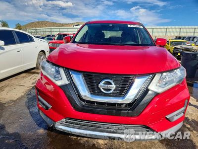 Piąte zdjęcie samochodu w środku: 2017 NISSAN ROGUE S VIN:JN8AT2MT8HW382755 - miniatura