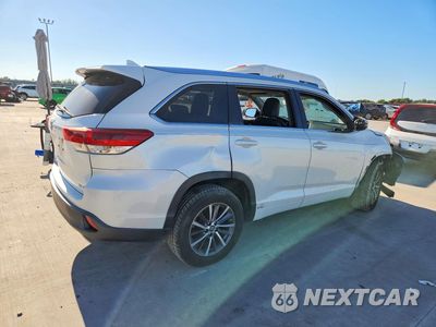 Trzecie zdjęcie samochodu z tyłu: 2018 TOYOTA HIGHLANDER XLE VIN:5TDKZRFH4JS533094 - miniatura