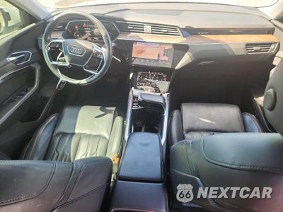 Zdjęcie 8 z 13 samochodu: 2019 AUDI E-TRON PRESTIGE VIN:WA1VAAGE1KB024979 - miniatura