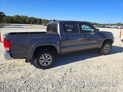 Trzecie zdjęcie samochodu z tyłu: 2016 TOYOTA TACOMA SR5 V6 VIN:5TFAZ5CN3GX006780 - miniatura