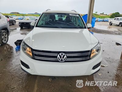 Piąte zdjęcie samochodu w środku: 2015 VOLKSWAGEN TIGUAN S VIN:WVGBV7AX1FW102052 - miniatura