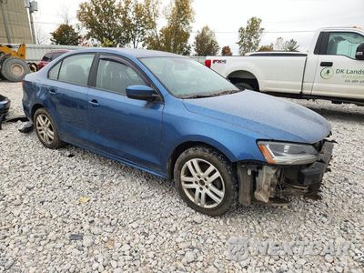 Czwarte zdjęcie samochodu z boku: 2018 VOLKSWAGEN JETTA S VIN:3VW2B7AJ1JM250278 - miniatura